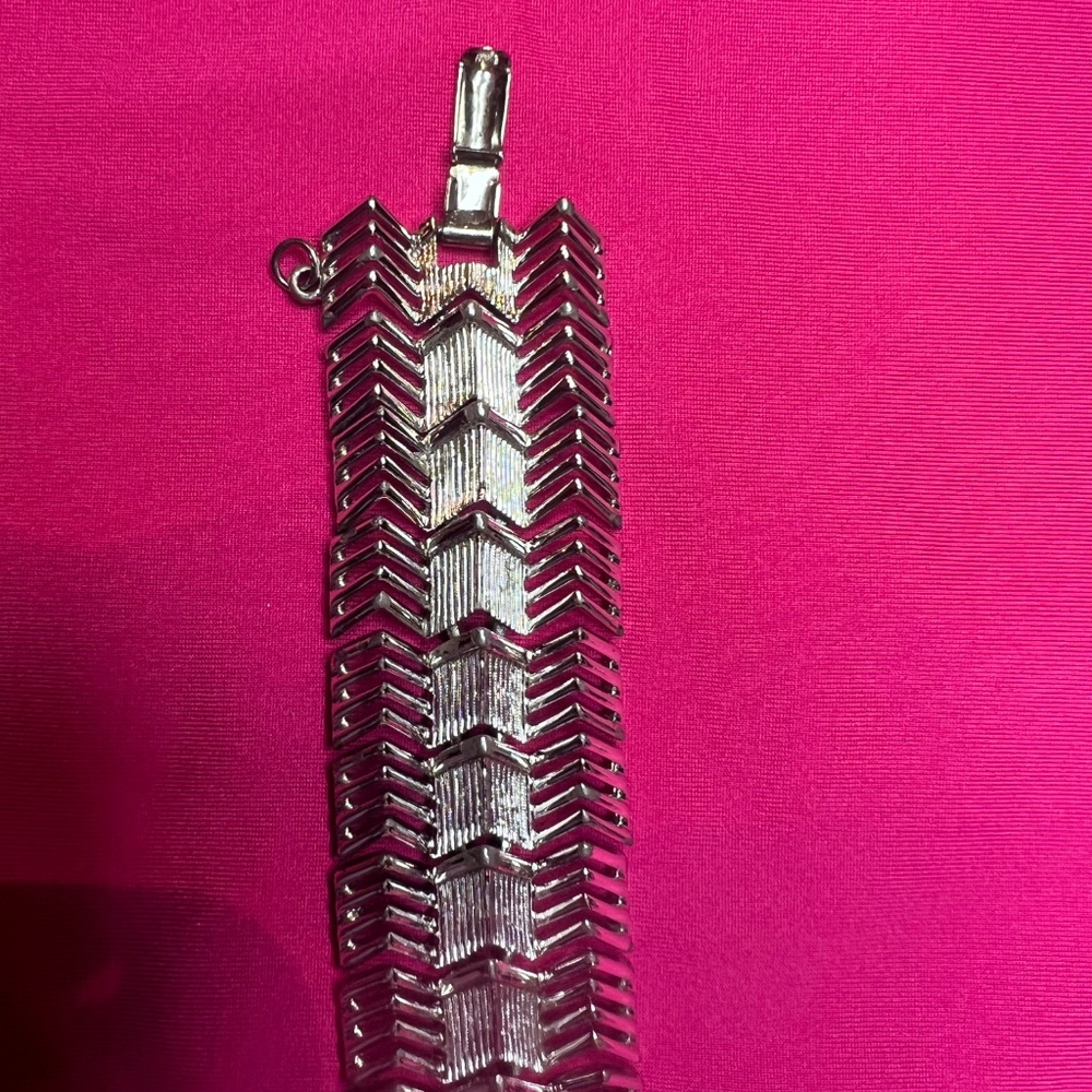 Vintage Coro signed silver tone bracelet - Picture 6 of 9